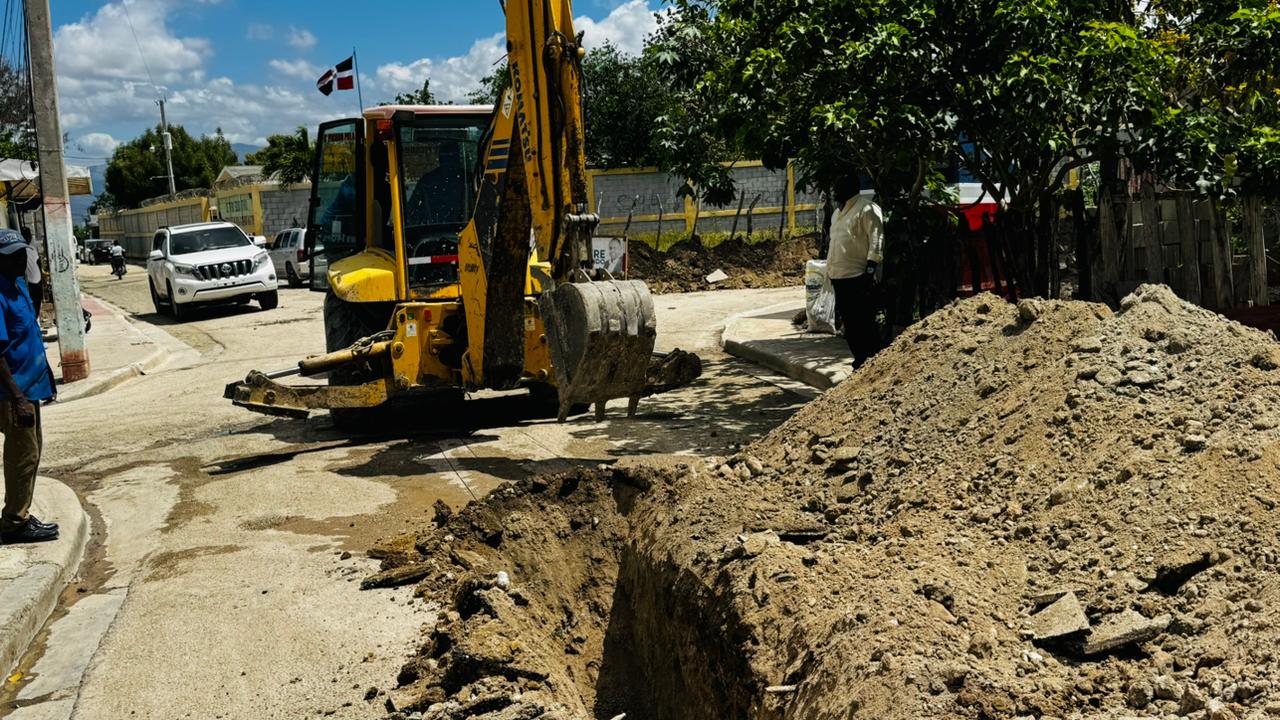 Ayuntamiento de Las Matas de Farfán inicia construcción del sistema cloacal en Cañada Grande